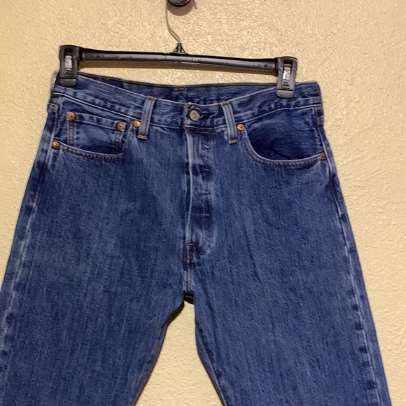 Levi Strauss Men's Jeans Button Fly Straight 501 Medium Wash W33xL34 - Picture 4 of 16